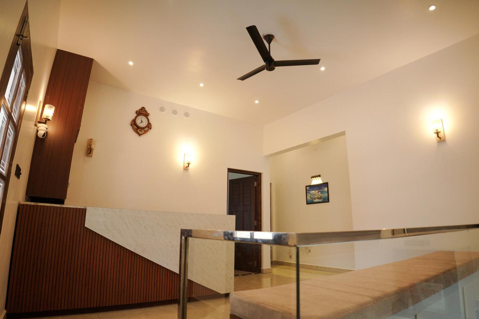 Teak And Lake Homestay Thekkady Exterior foto